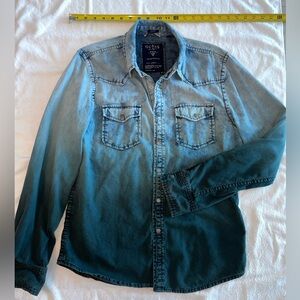 Guess. Slim fit denim Men’s shirt.